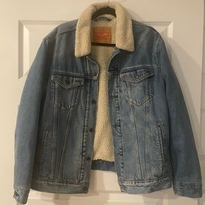Men’s Large Levi Trucker Jacket
